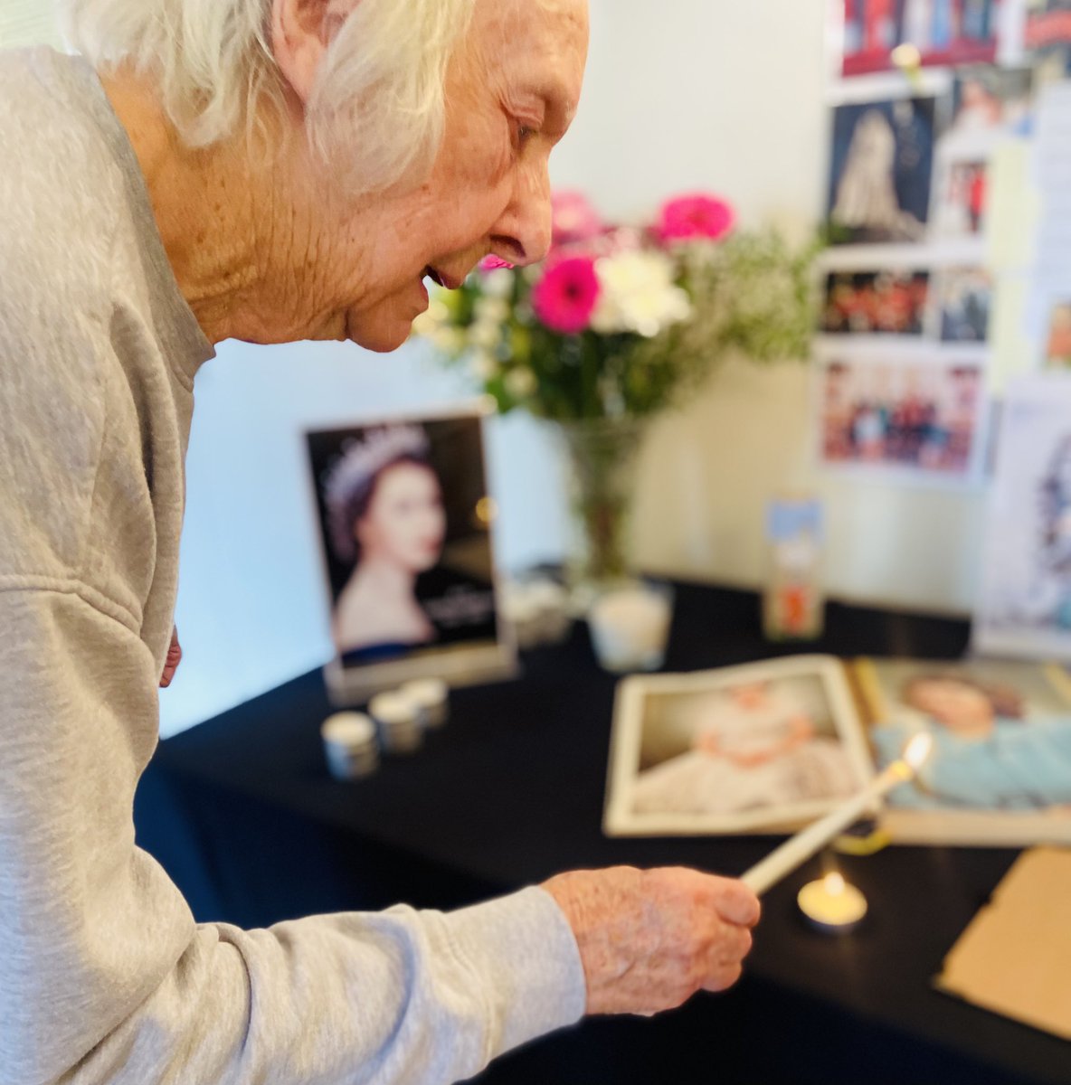 LodgeBelmont's tweet photo. Belmont Lodge pays tribute to our beloved queen as we light a candle with a special church service by Reverent Lorraine Smart from st winifred Church. 🥰 @ForestHealthLtd #HerMajestyQueenElizabeth #remincing #memories #chigwell #Essex @StWinifredsUK https://t.co/u1hrkQoVJL