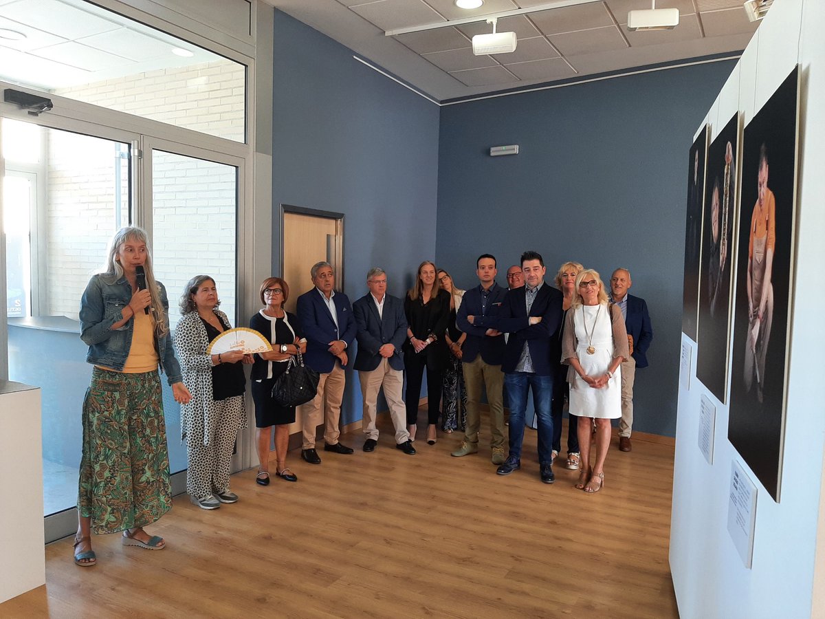 DelGobEnAragon's tweet photo. Antes, @SilviaSalazaral ha asistido en el Centro de Congresos de #Barbastro a la jornada #FermaInnova dedicada a la economía social y a la inauguración de la exposición 'En activo' de @CadisHuesca https://t.co/Lh7o1n7i1z