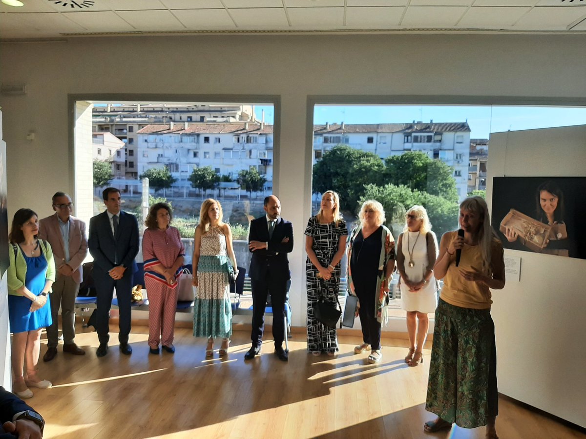 DelGobEnAragon's tweet photo. Antes, @SilviaSalazaral ha asistido en el Centro de Congresos de #Barbastro a la jornada #FermaInnova dedicada a la economía social y a la inauguración de la exposición 'En activo' de @CadisHuesca https://t.co/Lh7o1n7i1z