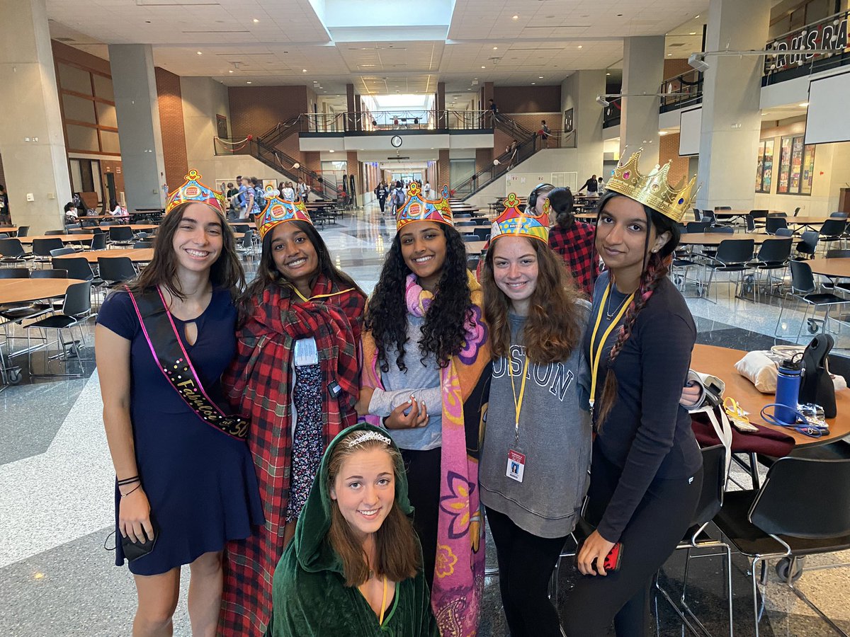 RvilleProud's tweet photo. Class Theme Day at RHS! Roasting, Roaring, Rocking &amp; Reigning Ravens #rvilleproud https://t.co/yT0vkXTRNP