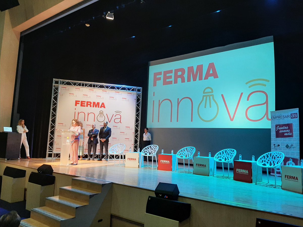 DelGobEnAragon's tweet photo. Antes, @SilviaSalazaral ha asistido en el Centro de Congresos de #Barbastro a la jornada #FermaInnova dedicada a la economía social y a la inauguración de la exposición 'En activo' de @CadisHuesca https://t.co/Lh7o1n7i1z
