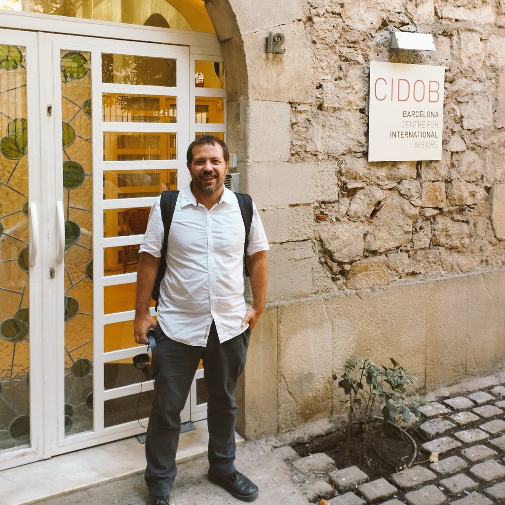 solerlecha's tweet photo. Després de 17 anys, avui creuo la porta de @CidobBarcelona com a treballador per última vegada. A partir de demà ho faré com associat. Inicio una nova etapa centrada en la docència i la recerca a la Universitat. D'aquí uns dies us en podré donar més detalls. https://t.co/Ozx2Li8Y0J