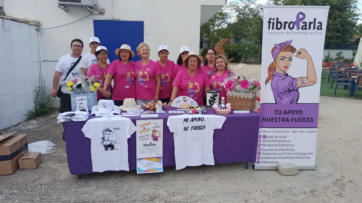 FibroParla's tweet photo. Ayer @adparla y @CDANacalcarnero disputaron el XXVI Trofeo en memoria de Luis Martínez y Mariano García. La recaudación ha sido en beneficio de #FibroParla.
Gracias a la gran familia de @adparla por su cariño y apoyo, nos hemos sentido muy muy arropadas. #TuApoyoNuestraFuerza https://t.co/aIcDgUjMAL