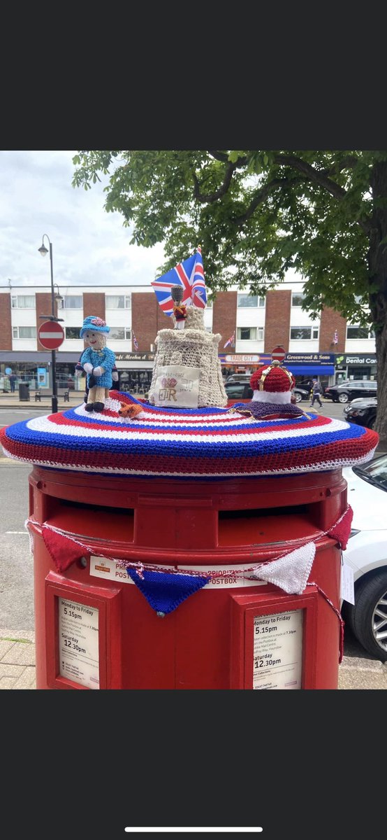 glennardo's tweet photo. @theJeremyVine #shepperton #secretknitter known as knitsy 👍 https://t.co/qZxN46wdGm