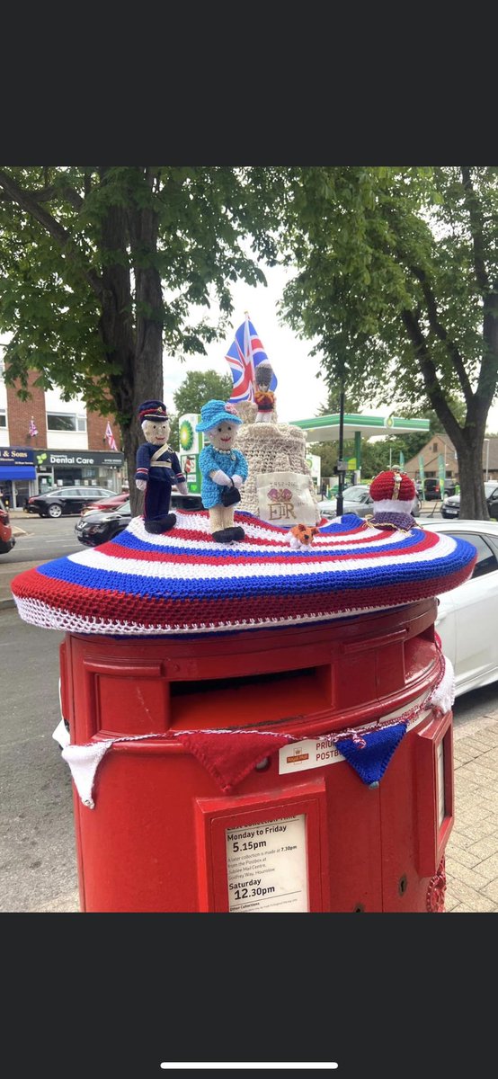 glennardo's tweet photo. @theJeremyVine #shepperton #secretknitter known as knitsy 👍 https://t.co/qZxN46wdGm