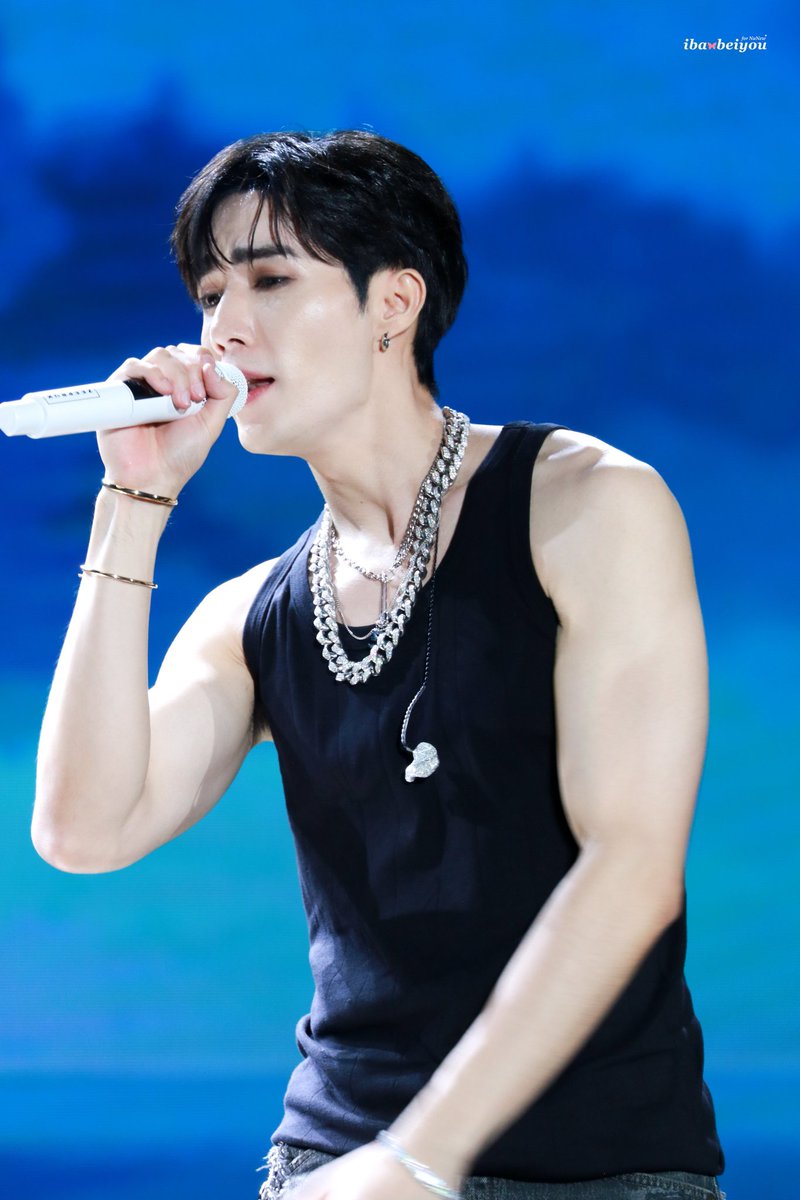 TTeerayas's tweet photo. เห็นมีคนบอกว่า ป๊าเหมือนพี่มาร์ค ☺️
...ใดๆคือ พี่มาร์คหล่อมาก https://t.co/BlsYfubevk