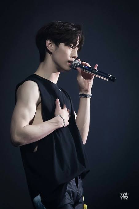 TTeerayas's tweet photo. เห็นมีคนบอกว่า ป๊าเหมือนพี่มาร์ค ☺️
...ใดๆคือ พี่มาร์คหล่อมาก https://t.co/BlsYfubevk