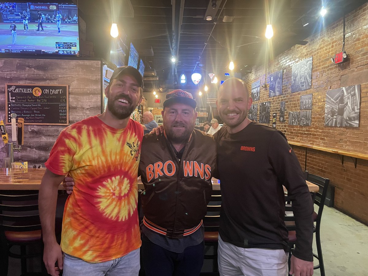 sinofourfathers's tweet photo. Good times grabbing a beer with the one and only @PaulBrown_UK last night. Go Browns! https://t.co/JrJa5zXmrD