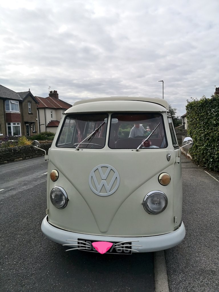 budslug's tweet photo. Got to take a trip in Grunhilda today, I bloody love this camper #spiltscreen #vw #1964 https://t.co/J3rvtvooT0