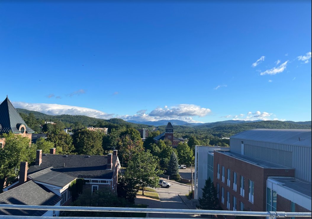 WxMarissa's tweet photo. A crisp fall feel here in Plymouth, NH ๐! Dew points in the 30s in most of the Granite State making it feel very refreshing out there. We are looking at sunny conditions for much of the day with temperatures in the low 60s. #nhwx #plymouthstate #fallisalmosthere https://t.co/KCv84hh71b