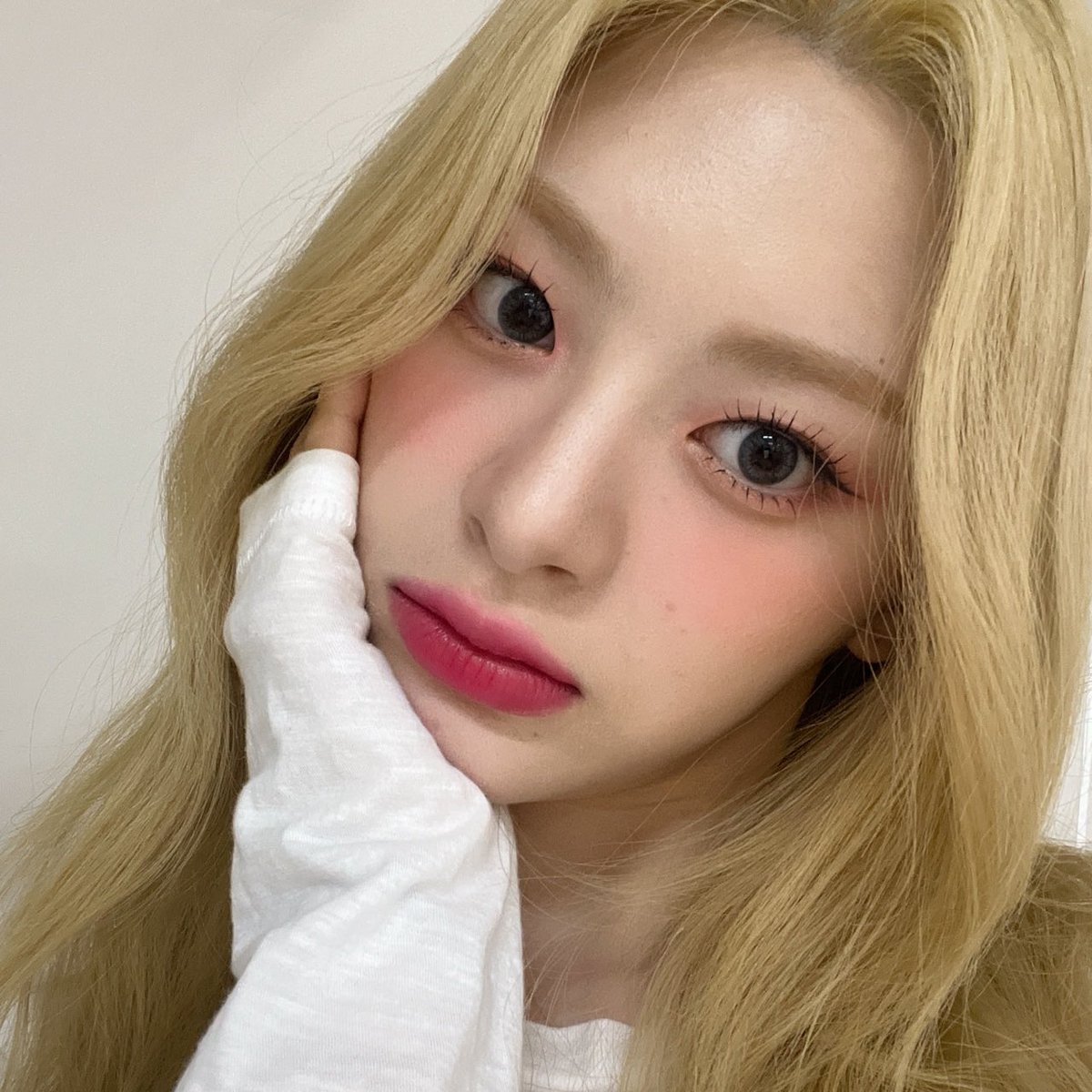 m_mw0o's tweet photo. 볼터치 때문에 복숭아 더 복숭아 됨
복뚱이 보다 더 복뚱이 https://t.co/hEijSh6EiD