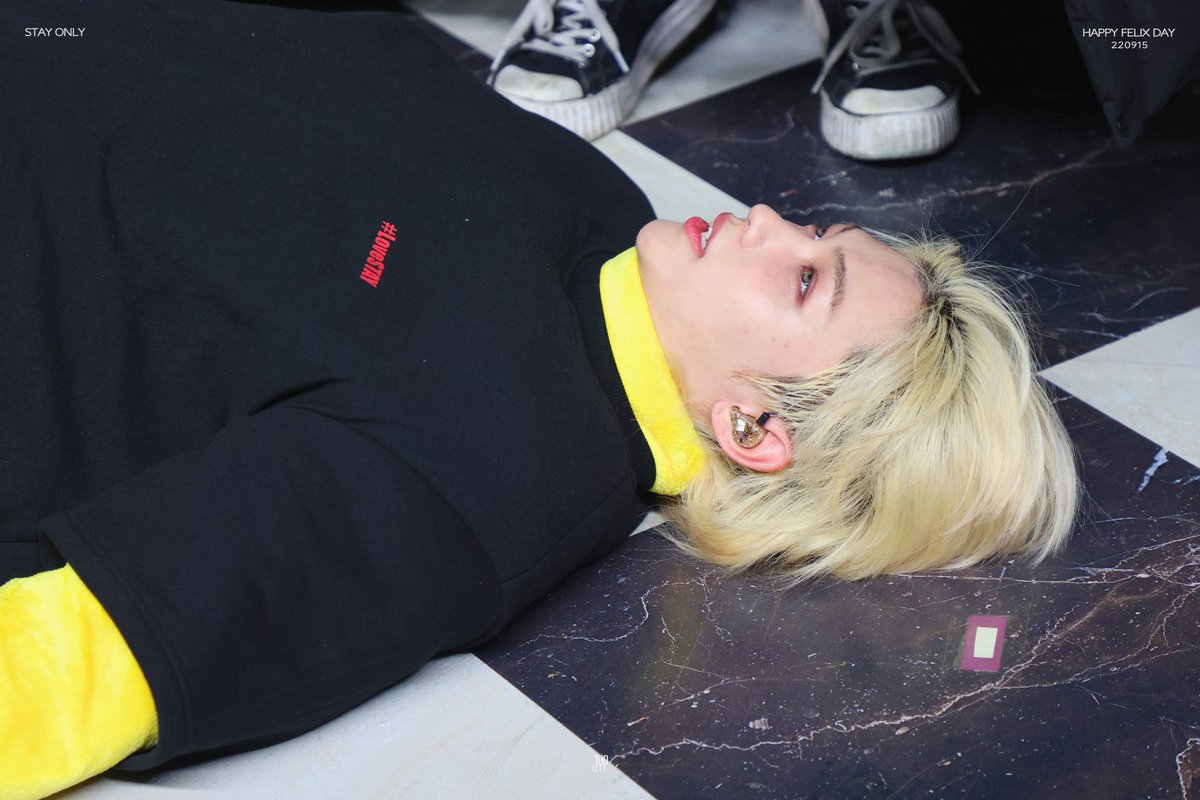 FELIXFILES0915's tweet photo. [221509] 

—Felix's birthday pics from Vlive membership 🤍 

#FELIX #필릭스 #フィリックス @Stray_Kids #스트레이키즈 #StrayKids https://t.co/gzxfFN8TXh