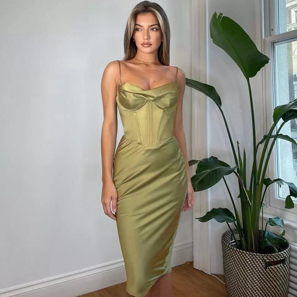 booticca's tweet photo. It's time to indulge in pure luxury in our sculpting green satin dress, Honey💚 Shop : https://t.co/BTs9bc9f3k #booticca https://t.co/2YAh9KHHRC