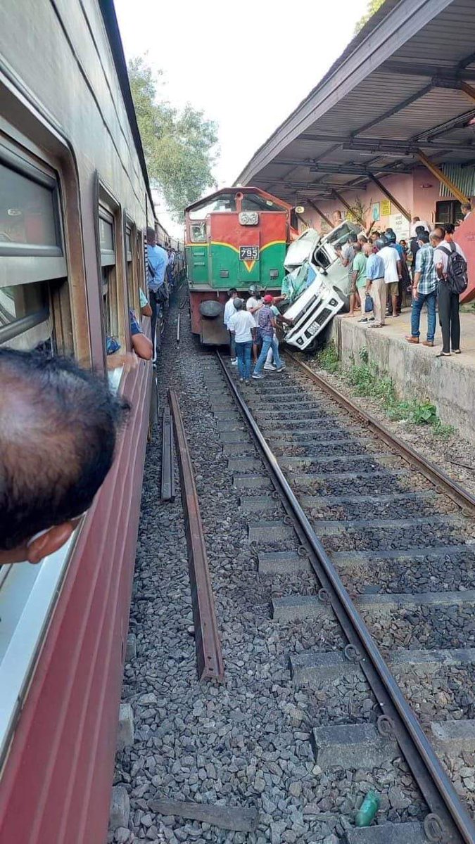 Kandy - Colombo intercity express train at Yagoda railway station. #lka #SriLanka <a href="/road_lk/">road.lk</a> <a href="/slrail/">Train Info LK</a> <a href="/SLRailwayForum/">Sri Lanka Railway Forum</a> <a href="/rdmnslk/">RDMNS.lk Railway Network - Sri Lanka</a> @rdmns_lk