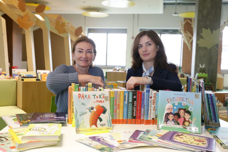 iryna_shum's tweet photo. #BooksWithoutBorders Im Rahmen des Projektes unter der Schirmherrschaft der First Lady der Ukraine @ZelenskaUA sind noch mehr 🇺🇦 Kinderbücher bei Stadtbüchereien Düsseldorf zu finden. Danke @koerberstiftung @UABookInstitute
Mehr dazu: https://t.co/9o8yM1n7TW...
#КнижковаПоличка https://t.co/U5IatpErXA