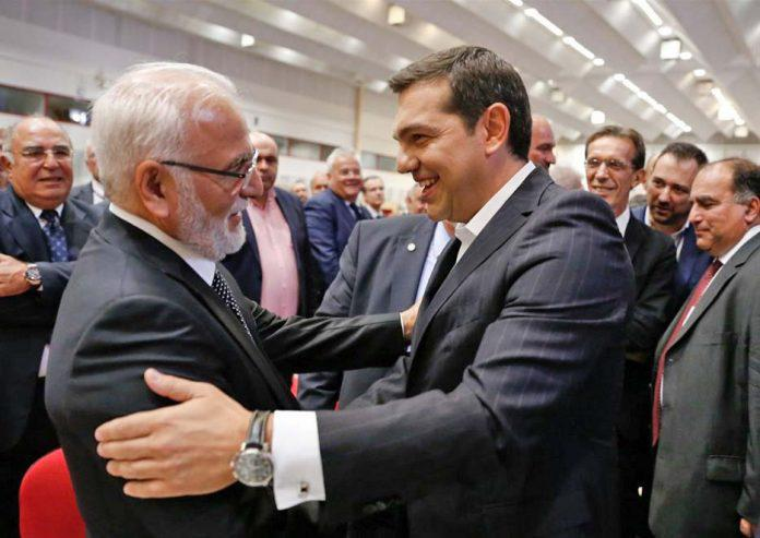 spyridonovic's tweet photo. Από τότε που έκλεισε η ρουβλο-στρόφιγγα κάνει τον νεκρό σε κάτι κάδους. Ο επιβήτορας-billionaire (γέλιο κοινού) της Θεσσαλονίκης. Εγώ είχα πειστεί πως είναι entrepreneur-Πόντιος και λάτρης της Ελλάδας. 

 Ε ρε κλάμα που θα πέσει. #hellasnet https://t.co/A0LKSueI0o
