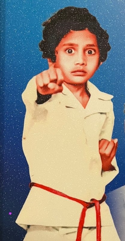 realSharaan's tweet photo. ಈ ವೀರ ಬಾಲಕ ಯಾರೆಂದು ಹೇಳಬಲ್ಲಿರಾ ? 💪 https://t.co/a5AXUxmOED