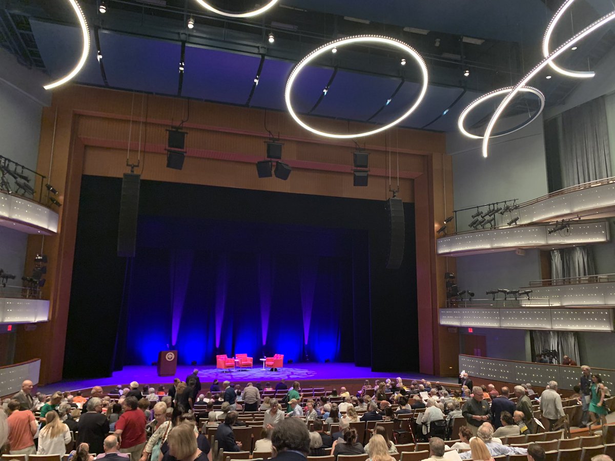 But <a href="/HancherUI/">Hancher</a> is a special place; only they would be able to get Woodward and Bernstein to speak in Iowa. Kudos to @IPRBen for letting them tell a dozen long stories without interruption. It was great to see those two actually converse with each other.