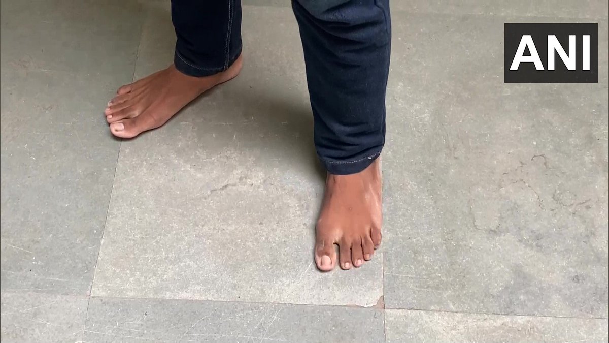 ANI_MP_CG_RJ's tweet photo. I have pledged to not wear slippers until the accused are hanged till death. I have not been able to recover from the incident: Yash, son of Kanhaiya Lal who was beheaded on June 28 by two men in Udaipur, #Rajasthan https://t.co/P7pOeuLOSm