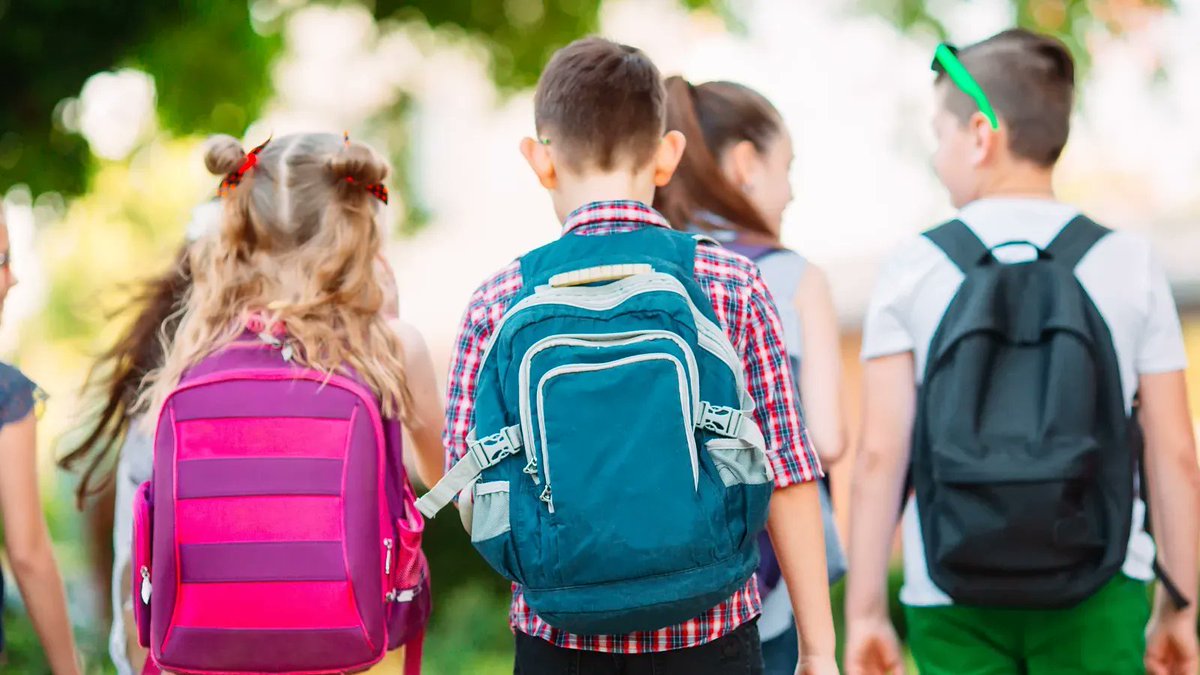 csep_scpe's tweet photo. School is back! DYK that for optimal health benefits, children &amp; youth should maintain consistent bed &amp; wake-up times, &amp; achieve a certain amount of uninterrupted sleep/ night? 

Learn what a healthy 24 hours should include in #24HourMovementGuidelines: https://t.co/FFafQPJ22M https://t.co/F05Xz29XeW