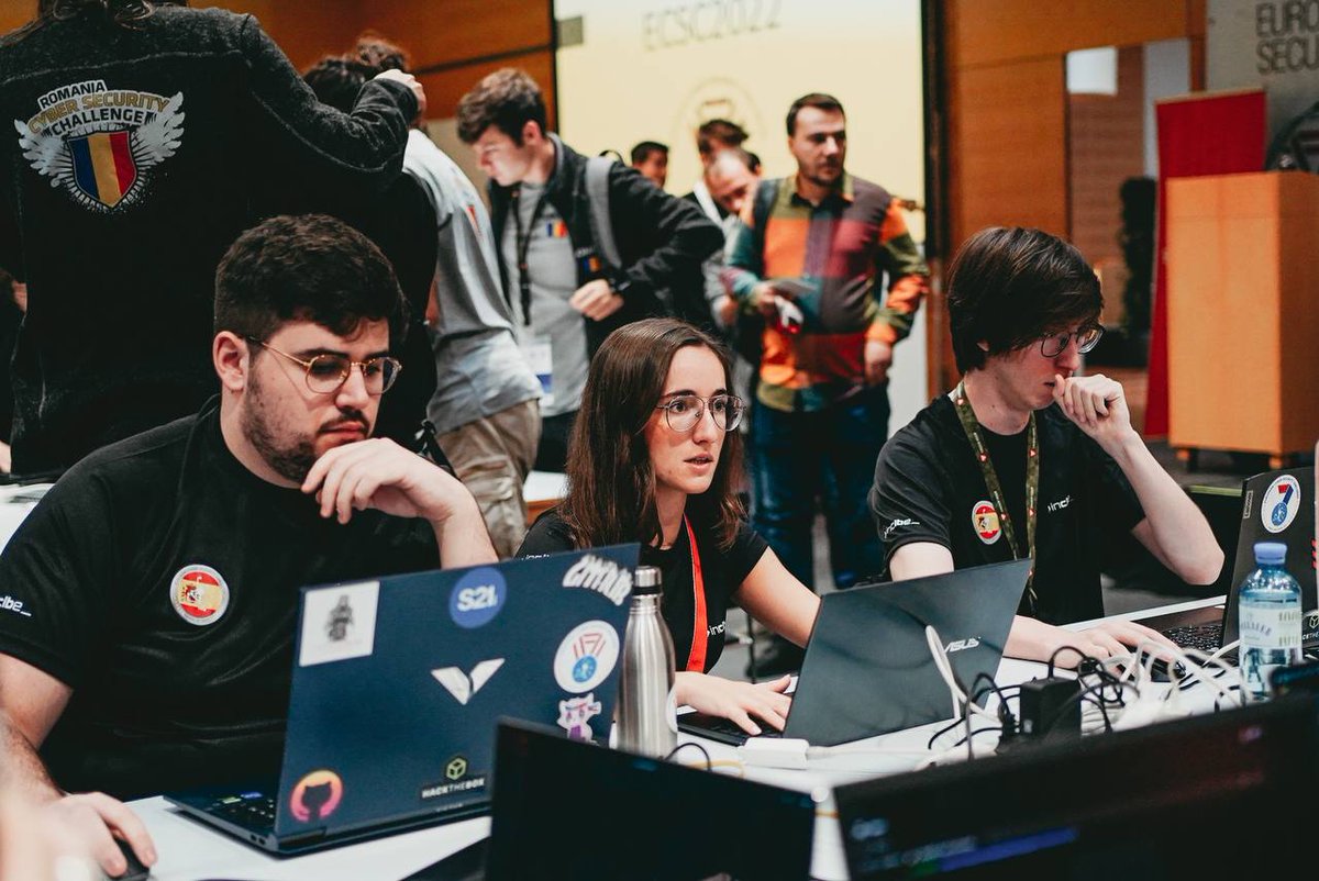 INCIBE's tweet photo. El #ECSCTeamSpain 🇪🇸 sigue resolviendo retos del #CTF estilo #AttackAndDefense del European Cyber Security Challenge #ECSC2022, en el que tiene que defender 🛡️ un set de servicios vulnerables mientras ataca al del resto de países.
Let's go team! 💪
🏆 https://t.co/KsoPikx9yD https://t.co/q1eC6q1381