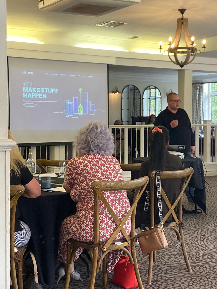 _TeamKMB's tweet photo. We had great fun at the @NWBusLeaders September Event alongside @Citizenccltd ! 👏🏼

They delivered a brilliant session helping us understand the importance of creativity, followed by a fab quiz! It was also lovely to see the NWBL members 💙

#event #creativity #networking https://t.co/aCENs6LQno