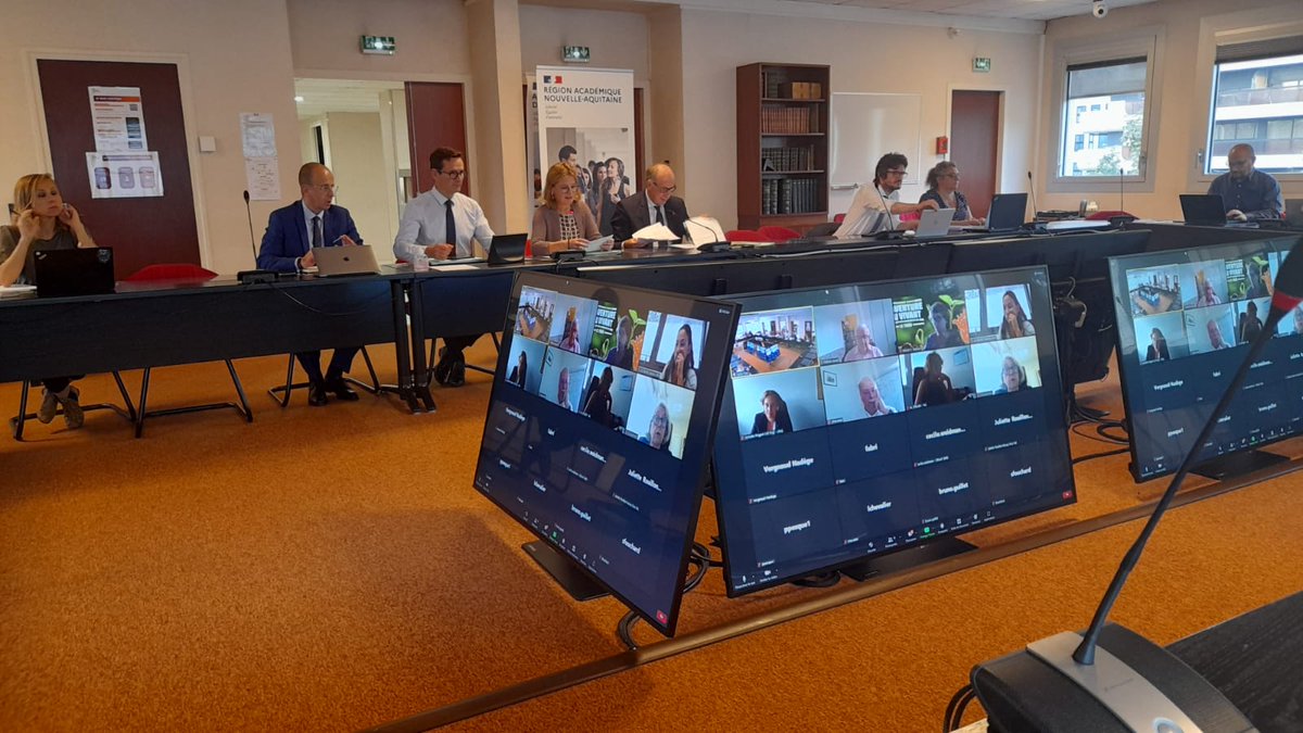RANouvAquitaine's tweet photo. 🎓Commission #CRAES présidée par la rectrice @ABisagni et le recteur #ESRI @GalderisiClaud1
Parcoursup 2022 :
✔️progression du taux de propositions reçues par les candidats
✔️raccourcissement des délais
🙏 aux équipes mobilisées pour l’accompagnement individuel de chaque jeune ! https://t.co/rleyIgfvMz