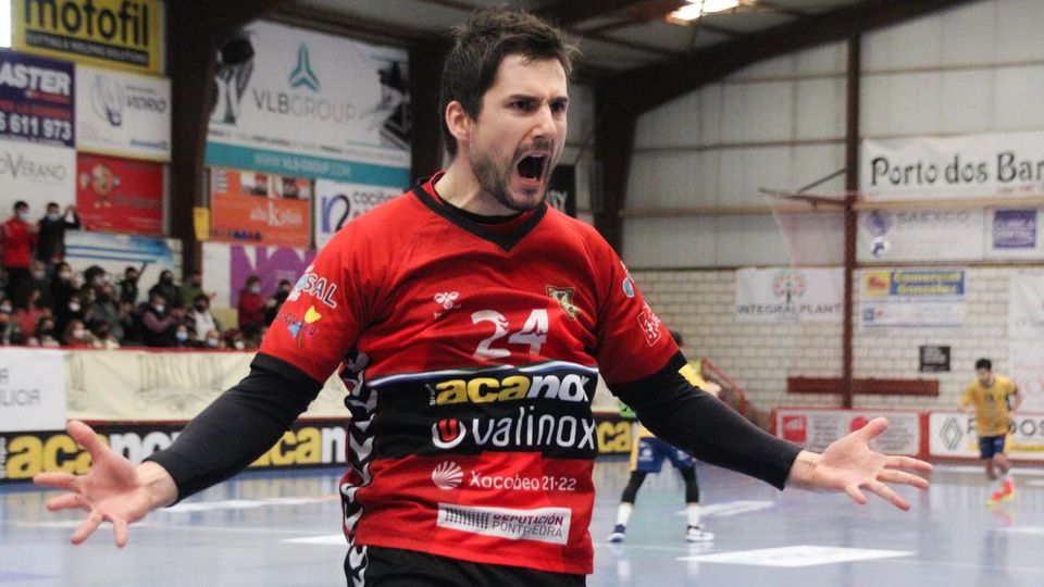 Manu Martínez (<a href="/manumartinez24/">Manu Martínez</a>), el capitán incombustible del <a href="/atleticonovas/">Valinox Novás</a>: lavoz.gal/_j3aa2