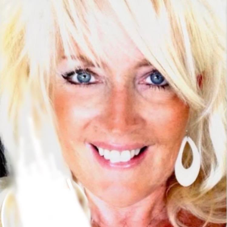 SanaDekker's tweet photo. I am a retired, happy, healthy and married 67 year old. I worked hospital healthcare including oncology for 45 years and I have chosen not to get the covid vaccine. According to Trudeau I am an extremist.  #TrudeauMustGo https://t.co/VY7PdPFwqj