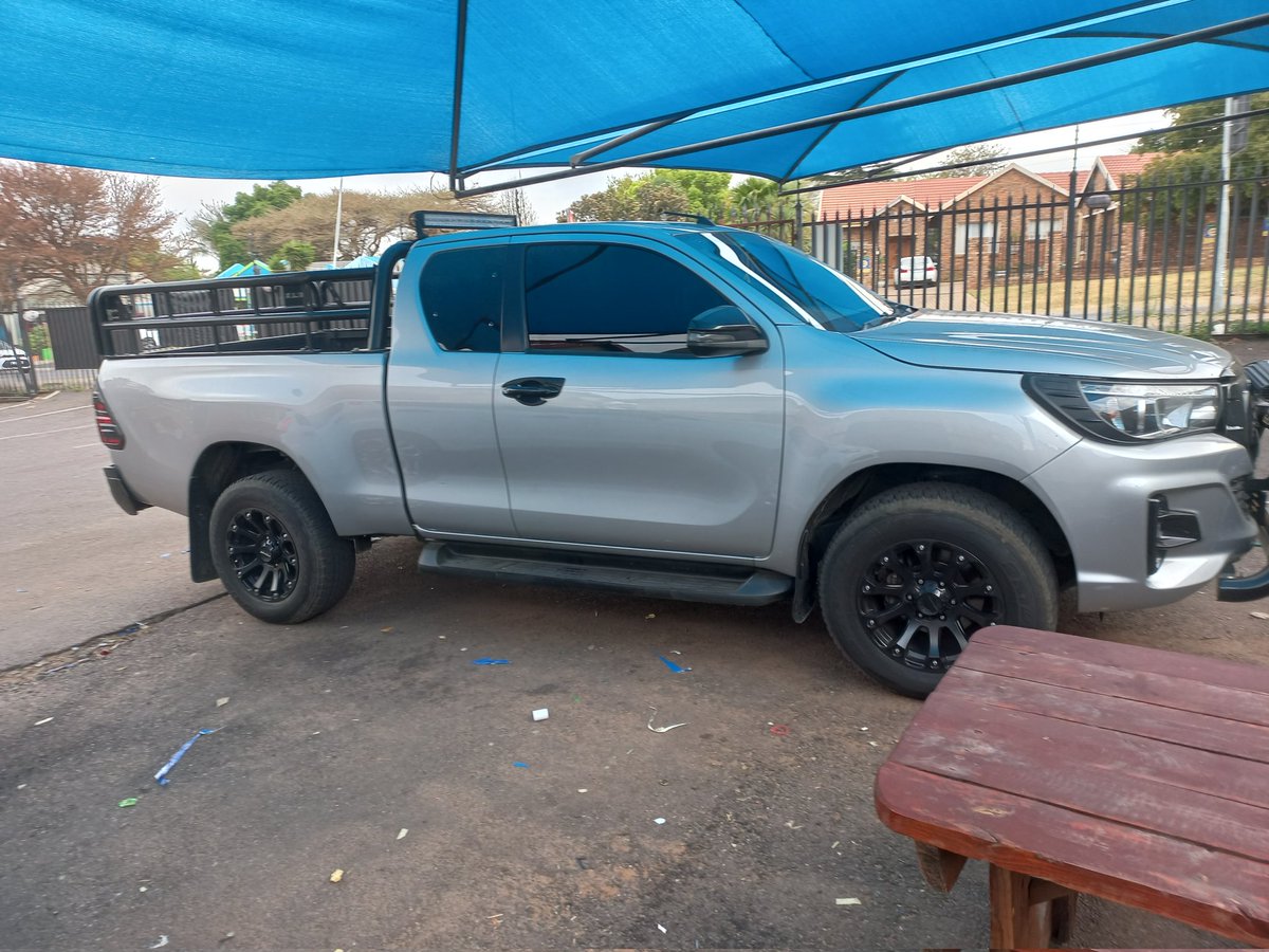 MaandaMugeri's tweet photo. Color transformation from grey to white (bakkie full wrap) 

We do: 
Graphic Designs,
Printing Services, 
Branding &amp; Signage, 
Branded corporate clothing &amp; gifts. 

For more visit https://t.co/4gMnOWvG3B 
Info@emjaycom.co.za 
072 755 5549 https://t.co/7IN8iYZugi
