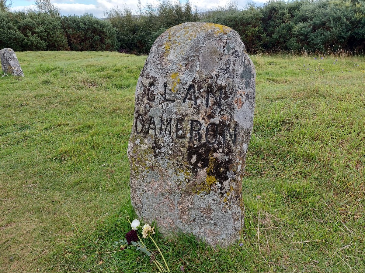 The Clan Cameron stone at Culloden Battlefield, just outside Inverness - that'll be Catriona's clan, then! ⚔️🛡⚔️🤺⚔️
amazon.co.uk/gp/aw/d/B09ZT6…
#Culloden #Battlefield #Scotland #Kindle #ebook #70s