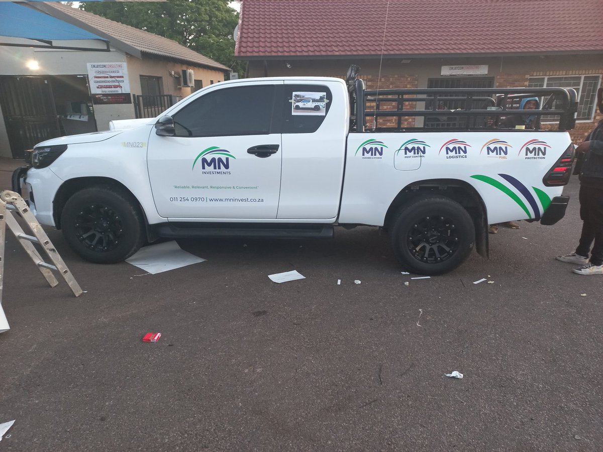 MaandaMugeri's tweet photo. Color transformation from grey to white (bakkie full wrap) 

We do: 
Graphic Designs,
Printing Services, 
Branding &amp; Signage, 
Branded corporate clothing &amp; gifts. 

For more visit https://t.co/4gMnOWvG3B 
Info@emjaycom.co.za 
072 755 5549 https://t.co/7IN8iYZugi