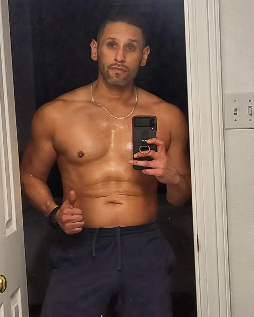 EFranco39's tweet photo. Morning cardio done the means we can have donuts now right? That's how that works. 🤣🐖🐷 #gay #gayfit #gaysingle #gaygeek #gaysofinsta #gaysofinstagram #gaysofig🏳️🌈 #gaymen #gaydfw #dallasgays #gaytwitter #dadbod https://t.co/qoS7Ux0uXE