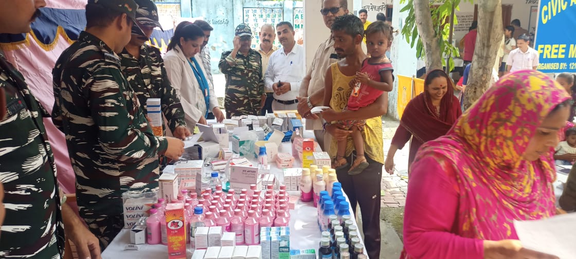 jammusector's tweet photo. #121Bn organised a free medical camp under #CivicActionProgram  During the medical camp, conducted free medical check up, distributed medicines  to needy people in vill Balwal, Jammu (J&amp;K)
#CRPFinServiceToHumanity https://t.co/y6JRE6WMz7