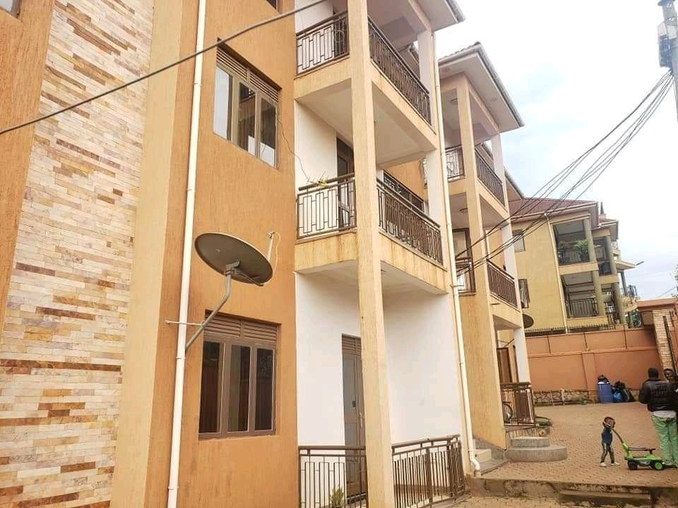 property_abode's tweet photo. We wont let you suffer look for new tenants or run after them collecting rent. We are here to relieve you of all that hustle. Visit us on SJ complex opposite Makindye Military Barracks or call us on 0757994000 or 0778977686.#ItsTimeToJoinRotaract https://t.co/7OAxM7neAv