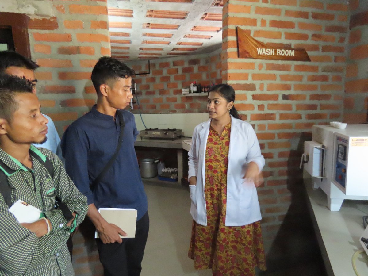 InstituteTies's tweet image. Apiculture training for visiting team from Meghalaya at NIRT

#beesforlife
#apiculturetraining
#trainingprogramme
#tiesinstitute