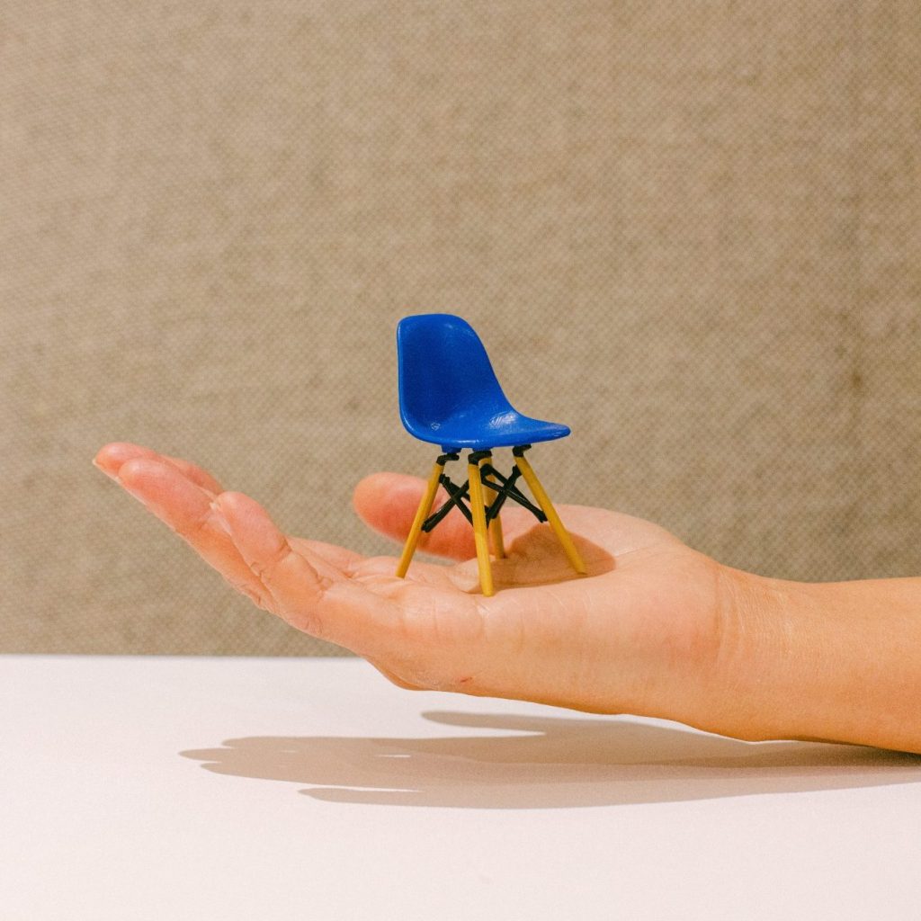 Curating_Grief's tweet photo. 🇬🇧 In #London? The  Grief  Gallery  wants  to put your loved ones' belongings in the spotlight! Join me at the Curating Grief Pop-Up, 22-25 Sept.

Details https://t.co/HHE02KmBL3

Part  of  #londondesignfestival  @L_D_F #LDF22
@shoreditchdt #SDT22 #shoreditch
#grief #griefevent https://t.co/BTVzqDBdxp
