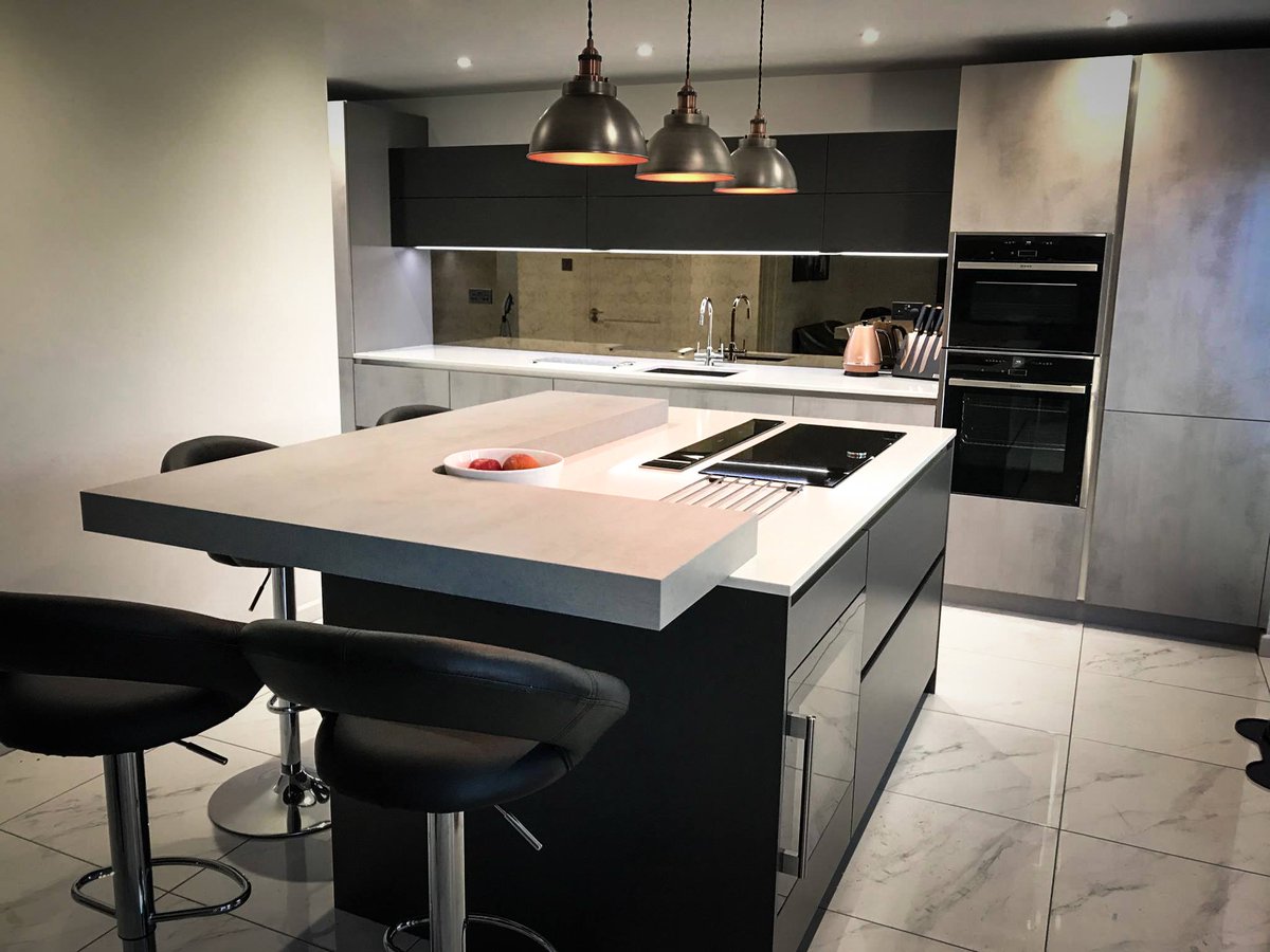 EGW_UK's tweet photo. When it comes to kitchen designs, the details can make all the difference. If you’re a fan of the vintage interior design style, antique mirror splashbacks are the perfect option for a beautiful addition to your kitchen interior🙌🏼 

#Antique #Glass #Splashback #Design #Modern https://t.co/4h7Ci5TVEd