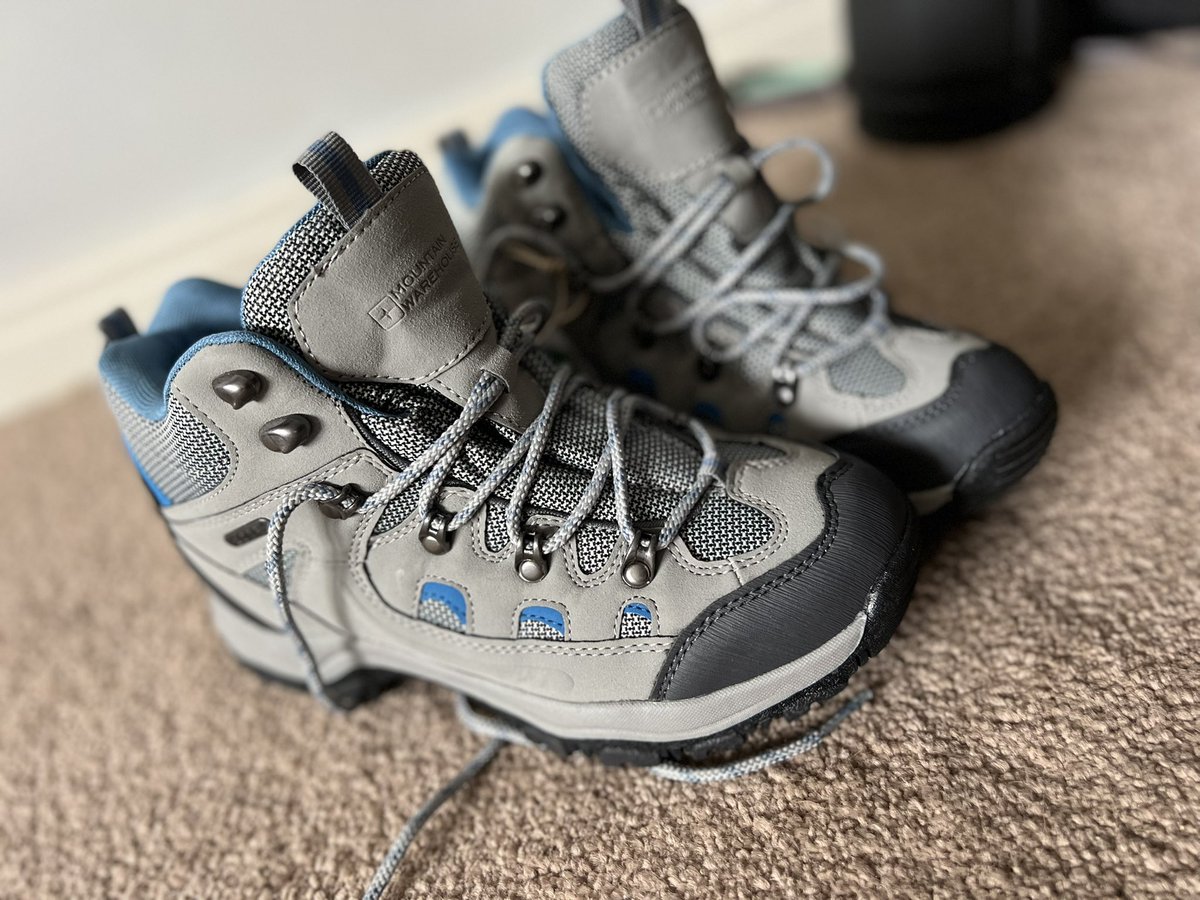 My walking boots arrived!! Next Saturday I will be hiking Snowdon with @RainbowsHospice to raise money for children being treated with end of life care & their families bereavement care. 🌈 Donate here - gofund.me/1921ffcb or Like,Comment & Retweet to support 🙏🏻