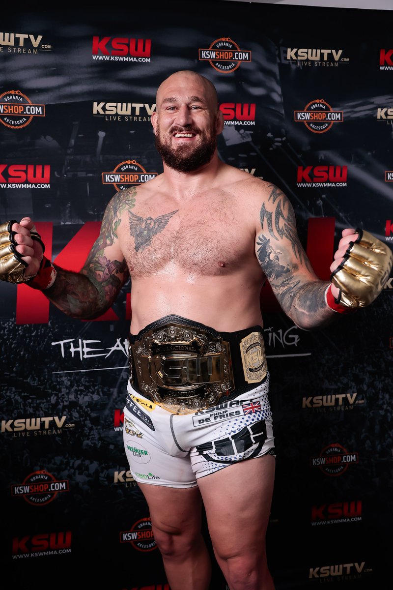 KSW_MMA's tweet photo. The Winners of #KSW74 🏆
🇬🇧 @phildefriesmma 👑 https://t.co/tS1DiUJ1DS