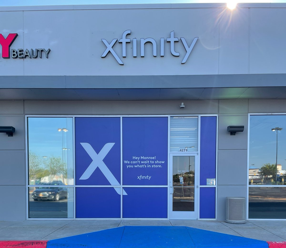 ComcastSouth's tweet photo. Today is the day! Our new Xfinity store in Monroe, LA is OPEN! 🎉 

Stop by today to learn how you can receive free or heavily reduced Internet through the Affordable Connectivity Program. #ACP 

https://t.co/1Y8nib8fBy https://t.co/Y7aT044oGW