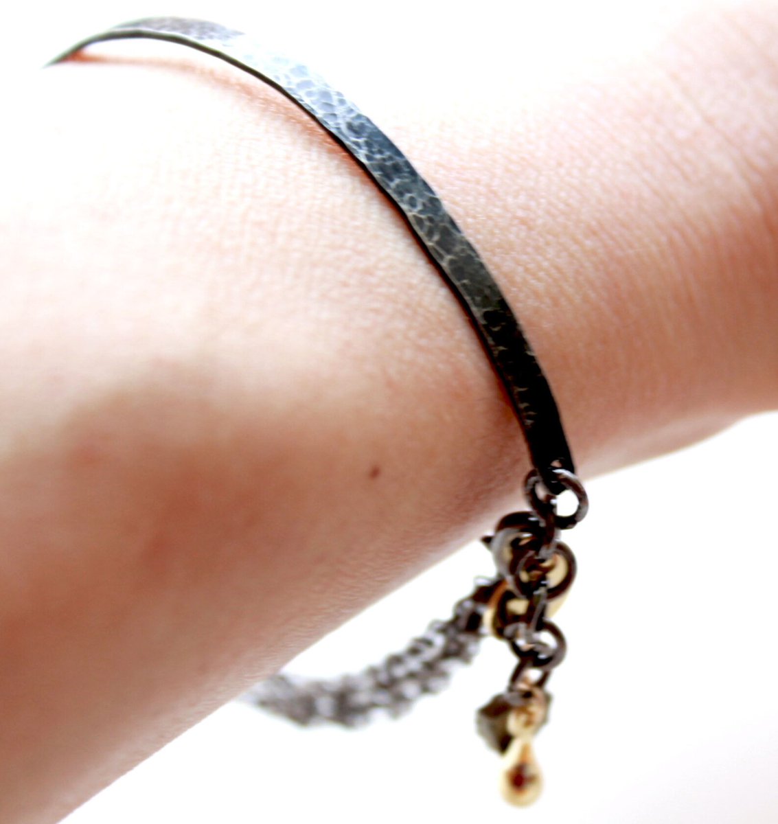 BotFreedonia's tweet photo. Black bar bracelet, oxidized steel and gun metal chain. Mixed metal bracelet - black and gold with Pyrite gemstone. Multi chain. Artisan.
#mixed #black #MetalBracelet #multi #GunMetalChain #Pyrite #Artisan #EverywhereUR
👉https://t.co/RLbFEnaWpr https://t.co/IrJ6n05LNx