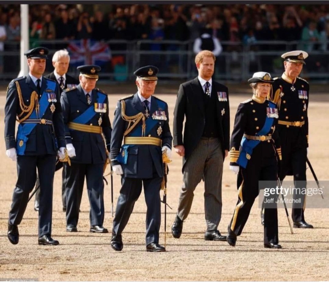 KayLord1's tweet photo. Looks like "King Harry" surrounded by his guards...🤣🤣 ....just saying. https://t.co/zO16rvU19H