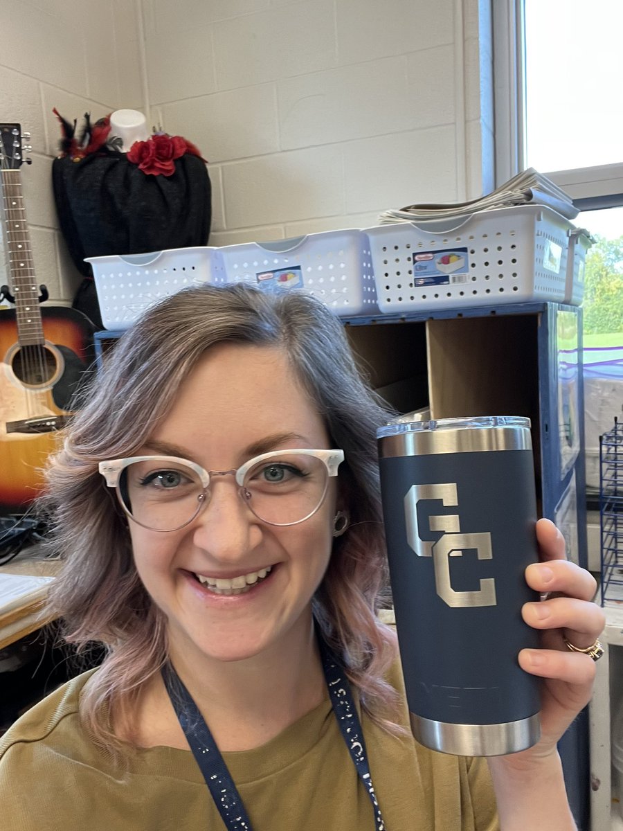 MrsHanning_Art's tweet photo. So proud to work for such supportive administration at @GatesChiliInfo!! Thank you @MrsMucino and @kscoon1 for recognizing my award as NYS Art Educator of the year! #gpride #gccares https://t.co/1NWNzNkpvw