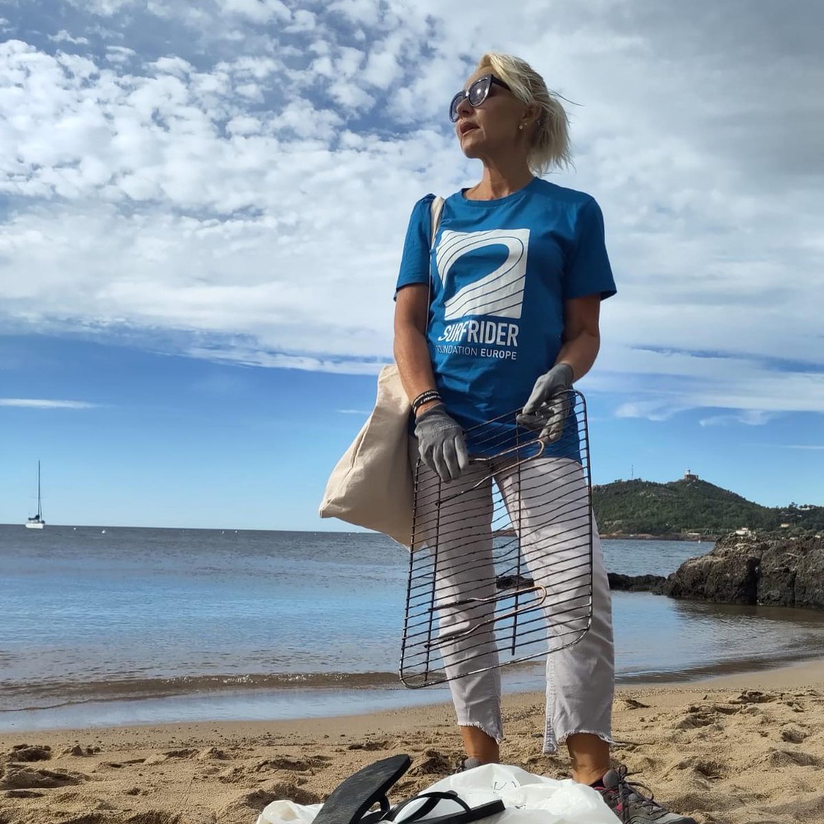 MAIF's tweet image. #SportPlanète 🌊 Dans le cadre du #ProjetAzur, Anaëlle, Solène et Philomène organisent des collectes de déchets en Méditerranée.
En images, le bilan d’une collecte à Saint-Raphaël aux côtés de @surfridereurope 👇
👏 Bravo et merci à tous les participants !