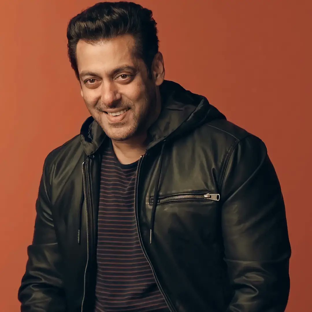 #SalmanKhan is Only ModernEra Bollywood Debutant Who Has Delivered Hatrick of 2CR Footfalls Films 2Times in His Career

1st -Bodyguard, ETT,Dabangg2
2nd-Kick,BB,PRDP

 Also He Has Delivered 4 Back2Back  2Cr Footfalls+ Movies Kick,BB,PRDP,Sultan 

THE UNDISPUTED KING OF BOX OFFICE