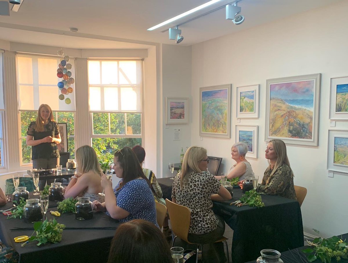 78Derngate's tweet photo. Thank you to all our budding florists who came to our Fizz &amp; Flowers event as part of the Nene Valley Festival! 

And a special thank you to Claire at @florryflorals for her fantastic workshop &amp; Mackintosh inspired floral display. 

We hope you all had a great time. 💐🥂 https://t.co/lmPyFtJSAw