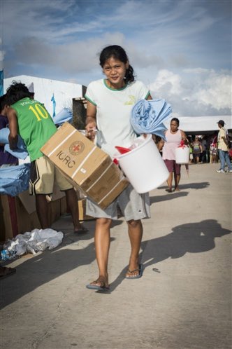 robert_mardini's tweet photo. Delighted &amp; grateful to seal a new partnership with @cmacgm Foundation today. The ‘Containers of Hope’ will enable @ICRC to ship 500 containers of humanitarian aid to people affected by conflict around the 🌍. We look forward to finding more ways to reach those in need, together. https://t.co/thShXuZuo3