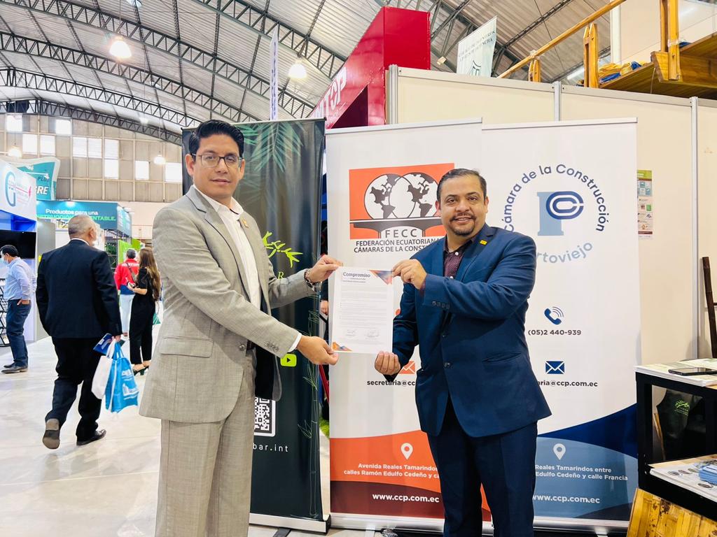 Dentro de la #ExpoConstrucción2022 Hemos firmado el #Compromiso Por La #ConstrucciónSostenible en #Ecuador así, podemos iniciar el Camimo a formalizar nuestro compromiso hacia las Edificaciones netas #CEROCARBONO propuesto por el Consejo Mundial De Construcción Sostenible.