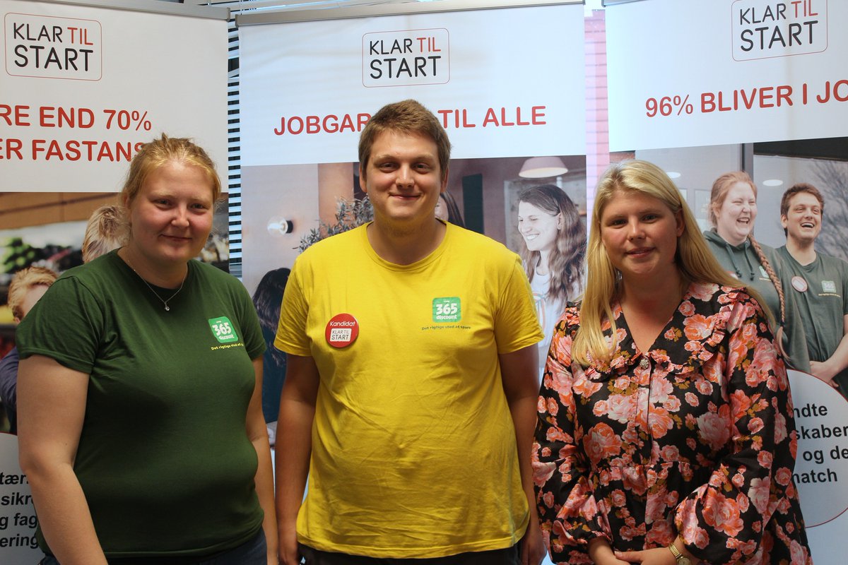 DSU_1920's tweet photo. DSU's forbundsformand @KatrineEvelyn på besøg i KLAR TIL START-træningsvirksomheden Coop 365 til en snak om uudnyttet potentiale hos unge uden for #arbejde og uddannelse. KLAR TIL START er et særligt tilrettelagt ansættelsesforløb for unge og voksne med autisme. #autismedk #dkpol https://t.co/N50vfhEB6g
